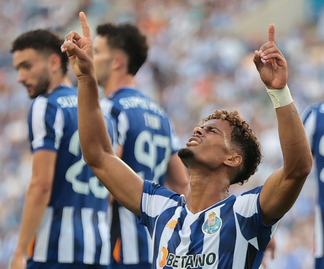 AYX GAMES-包含今晚费耶诺德备战葡超，回应争议细节曝光，管理层满意，赛季目标并未改变的词条